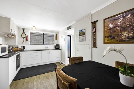 Photo of property in 82 Union Street, Hawera, 4610