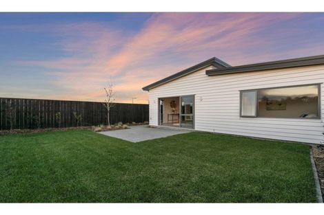 Photo of property in 36 Lumbarda Drive, Kumeu, 0810