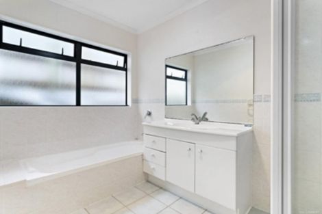 Photo of property in 14 Waimarino Road, Weymouth, Auckland, 2103