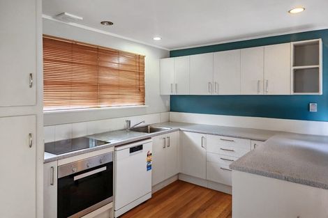 Photo of property in 52 Taipari Road, Te Atatu Peninsula, Auckland, 0610