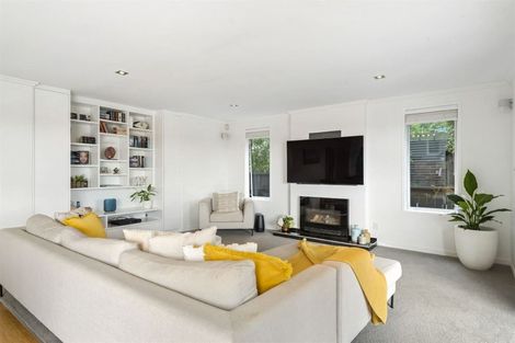 Photo of property in 68 Exmouth Road, Northcote, Auckland, 0627