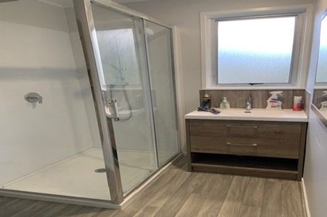 Photo of property in 35 Thornlow Street, Glendene, Auckland, 0602