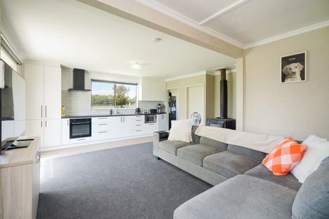 Photo of property in 18 Irvine Street, Wallacetown, 9816