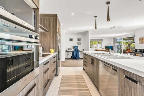 Photo of property in 11 Kaurinui Crescent, One Tree Point, 0118