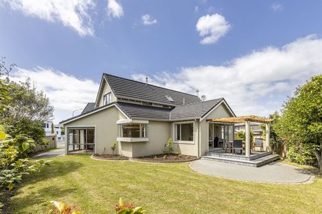 Photo of property in 20 Ruapehu Drive, Fitzherbert, Palmerston North, 4410