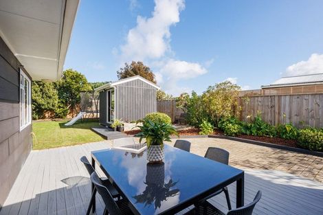 Photo of property in 4 Gladys Place, Kelvin Grove, Palmerston North, 4414