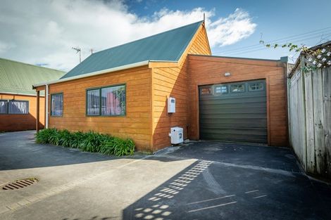 Photo of property in 2/49 Ranui Terrace, Tawa, Wellington, 5028