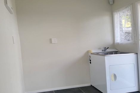 Photo of property in 2/13 Dolbear Street, Titirangi, Auckland, 0604