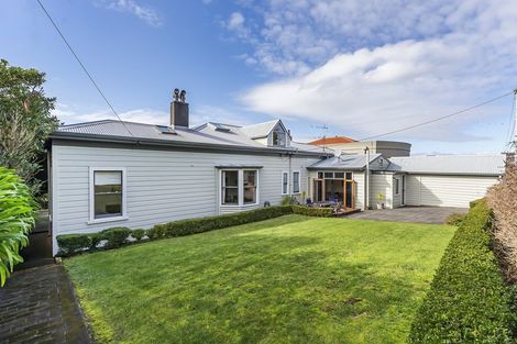 Photo of property in 10 Wesley Road, Kelburn, Wellington, 6012