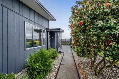 Photo of property in 100 Elsham Road, Lepperton, New Plymouth, 4373