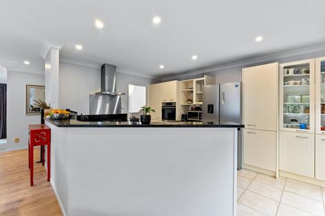 Photo of property in 12 Stonedge Lane, Rosedale, Auckland, 0632