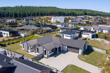 Photo of property in 32 Infinity Drive, Wanaka, 9305