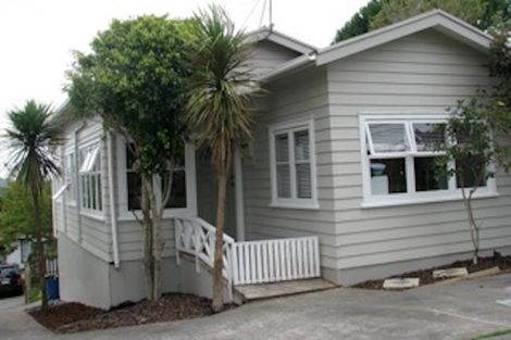 Photo of property in 1/130 Sunset Road, Unsworth Heights, Auckland, 0632