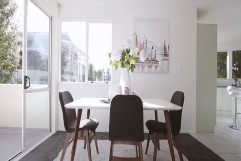 Photo of property in 1/42 Holland Road, Hillcrest, Auckland, 0627