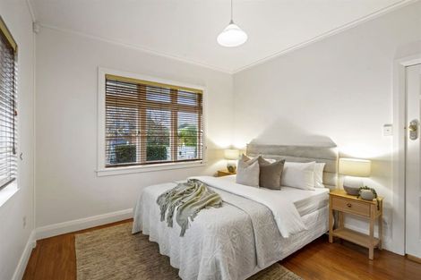 Photo of property in 10 Faulkner Road, Northcote Point, Auckland, 0627