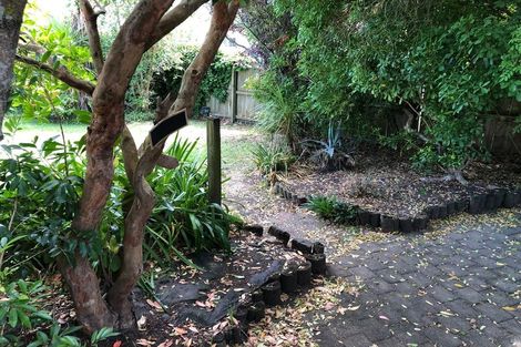 Photo of property in 30 Darren Crescent, Half Moon Bay, Auckland, 2012