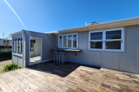 Photo of property in 464 South Road, Omata, New Plymouth, 4374