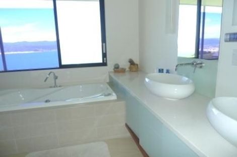 Photo of property in 16 Dungarvan Road, Newlands, Wellington, 6037