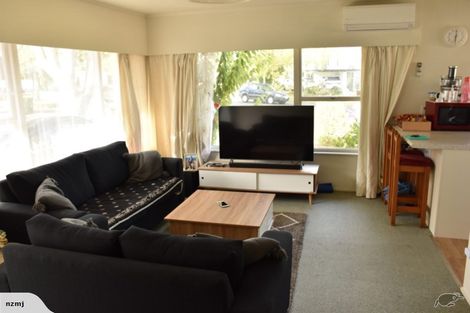 Photo of property in 1/50 Evelyn Place, Hillcrest, Auckland, 0627