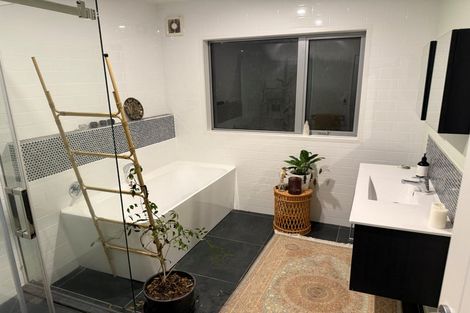 Photo of property in 239a Golf Road, Titirangi, Auckland, 0604