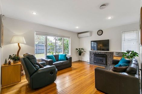 Photo of property in 4 Paton Avenue, Te Atatu South, Auckland, 0610