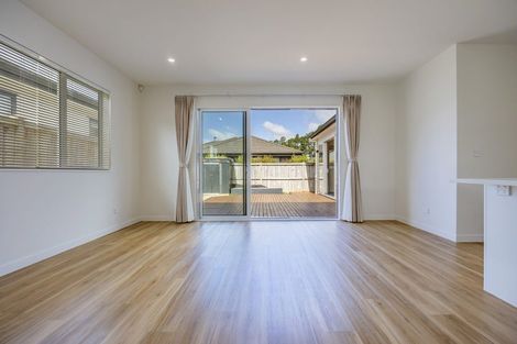 Photo of property in 12 Moemoea Avenue, Kumeu, 0810