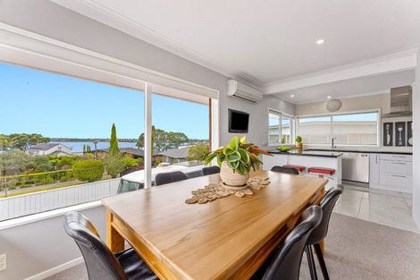 Photo of property in 2/85 Sylvan Avenue, Northcote, Auckland, 0627