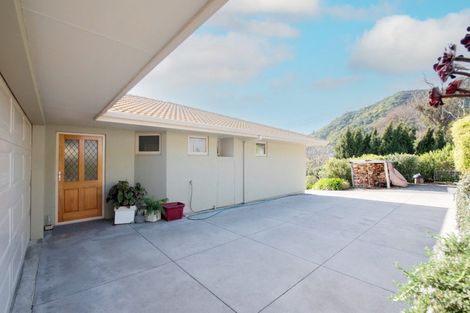 Photo of property in 75 Kent Street, Picton, 7220