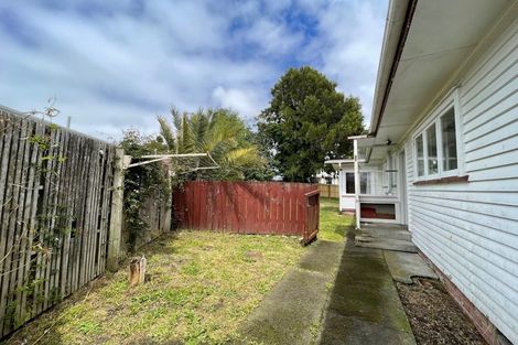 Photo of property in 6 Fairdene Avenue, Henderson, Auckland, 0610