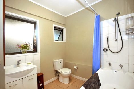 Photo of property in 76 Weatherly Road, Torbay, Auckland, 0630