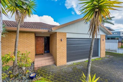Photo of property in 9 Westpark Drive, West Harbour, Auckland, 0618