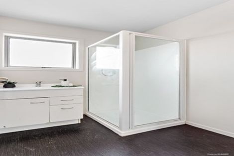 Photo of property in 28 Cedar Heights Avenue, Massey, Auckland, 0614