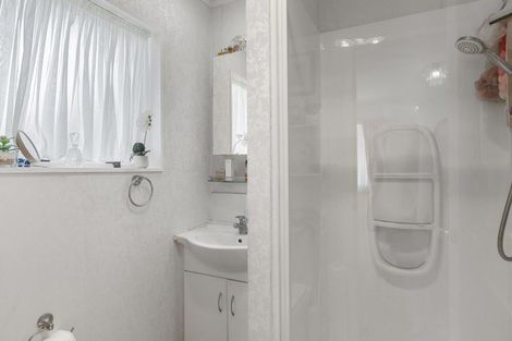 Photo of property in 27 Brookesmith Drive, Waiuku, 2123