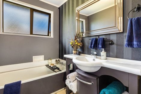 Photo of property in 2 Epping Place, Richmond Heights, Taupo, 3330