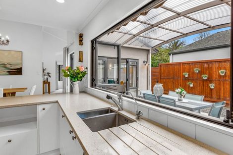 Photo of property in 11 Huntaway Lane, Te Atatu Peninsula, Auckland, 0610