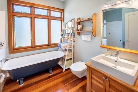 Photo of property in 48 Cheltenham Road, Devonport, Auckland, 0624