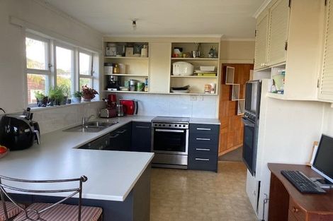 Photo of property in 552 East Coast Road, Windsor Park, Auckland, 0630
