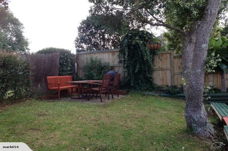 Photo of property in 39 Woodstock Road, Forrest Hill, Auckland, 0620