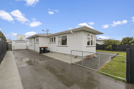 Photo of property in 16 Abraham Crescent, Milson, Palmerston North, 4414