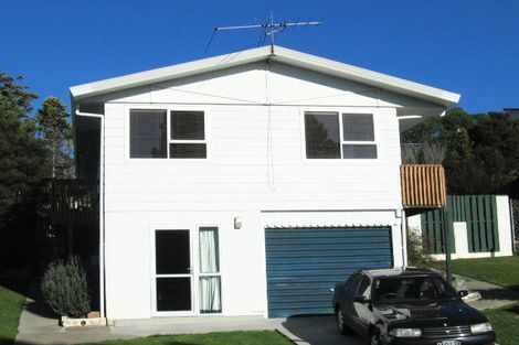 Photo of property in 8 Whitechapel Grove, Stokes Valley, Lower Hutt, 5019