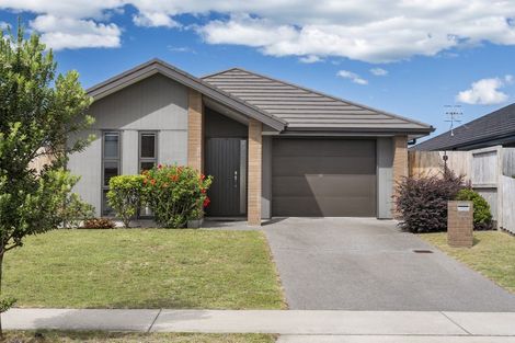 Photo of property in 22 Tiria Drive, Papamoa Beach, Papamoa, 3118