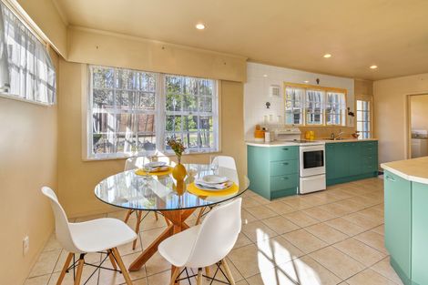 Photo of property in 22 Sunnypark Avenue, Rosehill, Papakura, 2113