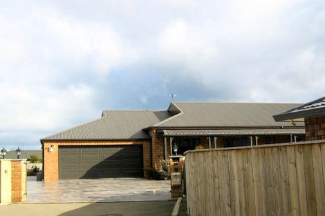 Photo of property in 22 Holcombe Drive, Paraparaumu, 5032