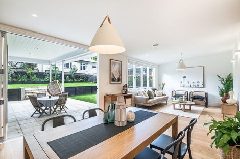 Photo of property in 36 Old Lake Road, Narrow Neck, Auckland, 0624