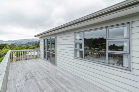 Photo of property in 32 Speldhurst Grove, Stokes Valley, Lower Hutt, 5019