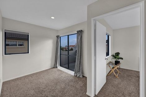 Photo of property in 2 Kawaroa Close, New Plymouth, 4310