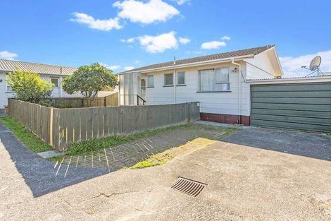 Photo of property in 2/89 Bruce Mclaren Road, Henderson, Auckland, 0612