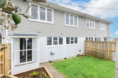 Photo of property in 76-78 Sievers Grove, Cannons Creek, Porirua, 5024