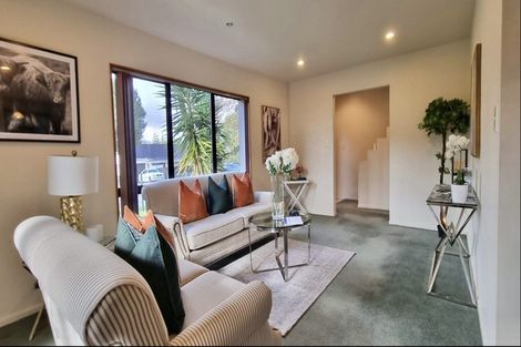 Photo of property in 2/6 Eugenia Rise, Totara Heights, Auckland, 2105