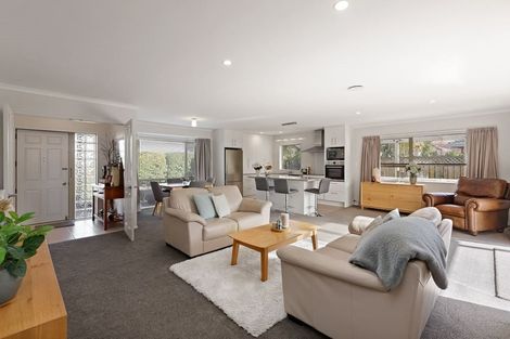 Photo of property in 51 Lakeside Drive, Orewa, 0931